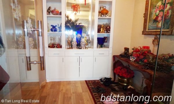 3 bedroom apartment in Ciputra rental 3