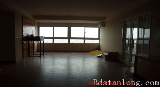 Apartment for rent in Mipec Tower Hanoi 3