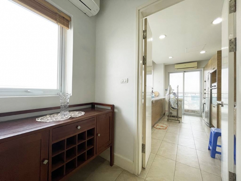 Awesome lakeview apartment for rent in Golden Westlake 17
