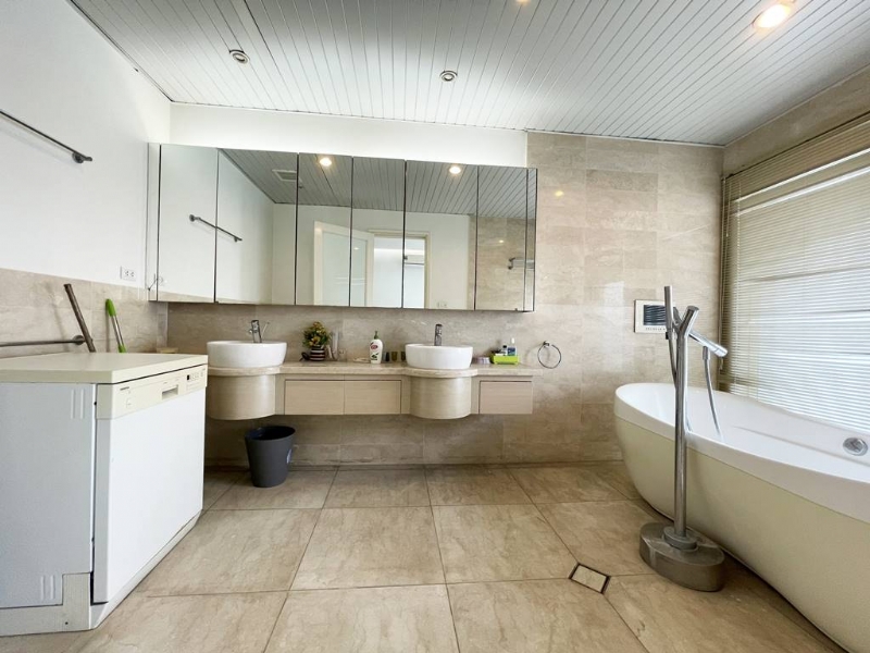 Awesome lakeview apartment for rent in Golden Westlake 34