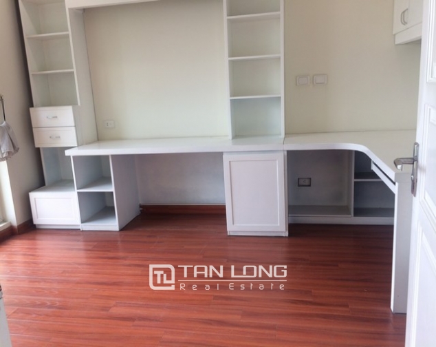 Bright and spacious 4 bedroom apartment for rent in P2 Ciputra 6