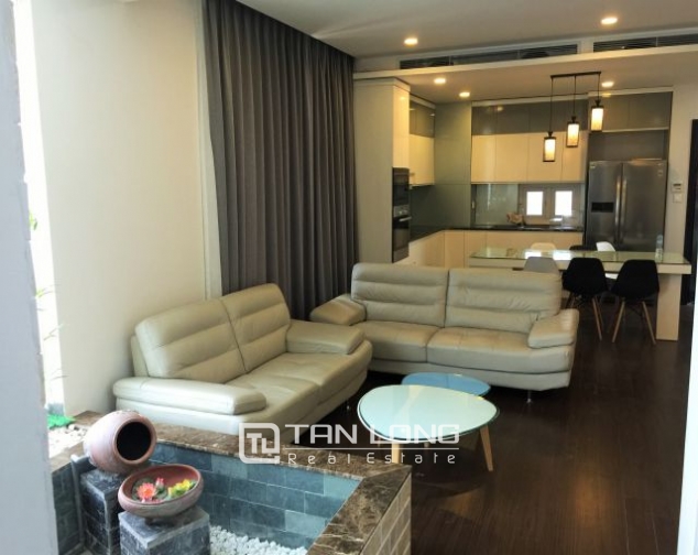 Glamorous serviced apartment in Tue Tinh street, Hai Ba Trung dist for lease 3
