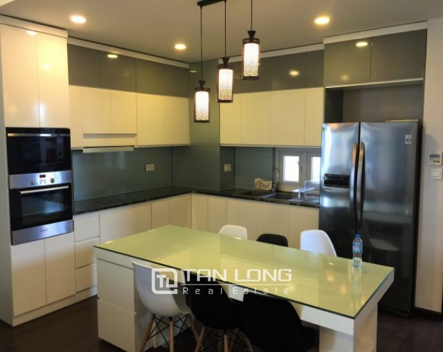 Glamorous serviced apartment in Tue Tinh street, Hai Ba Trung dist for lease 5