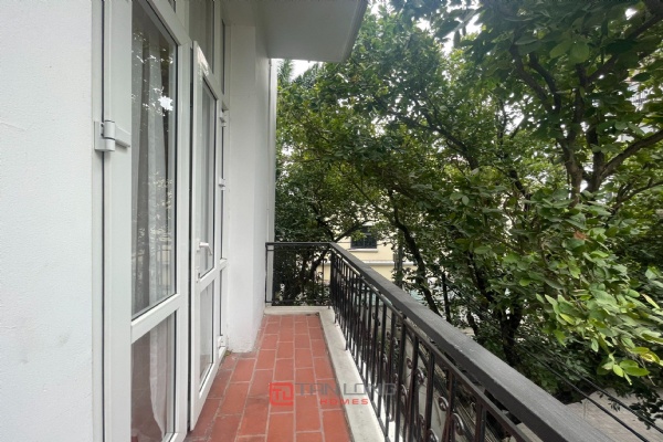 House on Xuan Dieu street for rent.