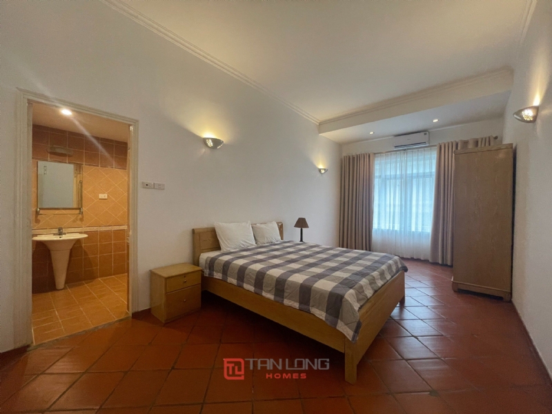 House on Xuan Dieu street for rent. 4