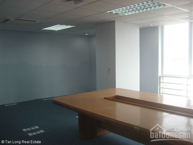 Modern office for rent very cheap in Doi Can Street and Giang Van Ming Street 1