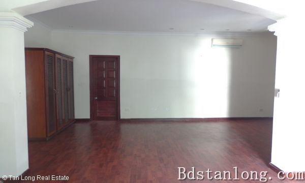 Unfurnished villa for rent in D4 Ciputra Hanoi. 7