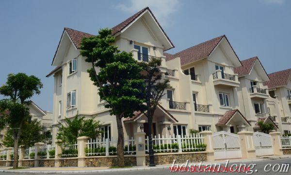 Vincom Village villa for rent in Hoa Lan lane 1